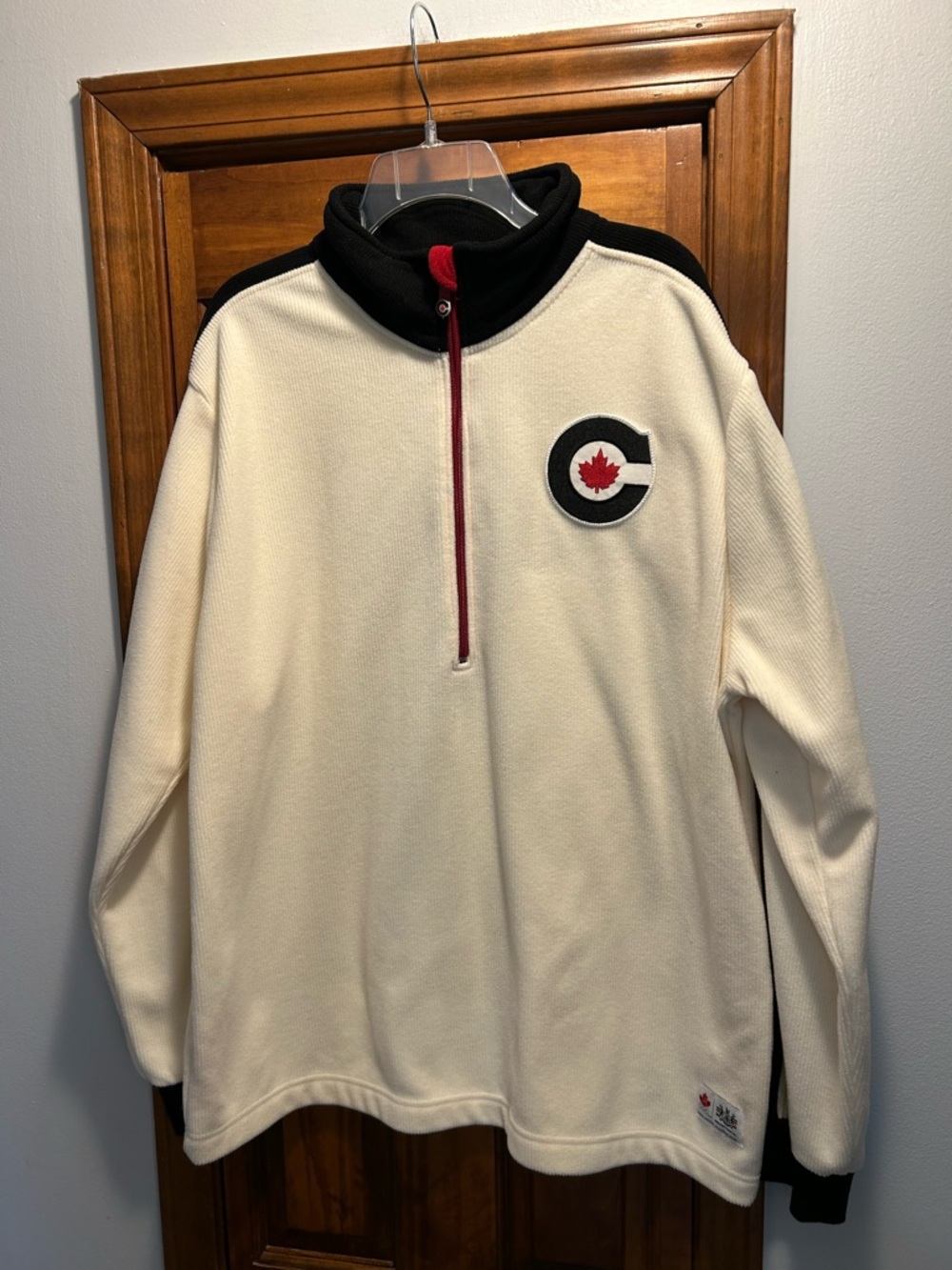 Vancouver Olympic Hudson’s Bay Canada Sweater 1/4 zip Extremely Comfortable